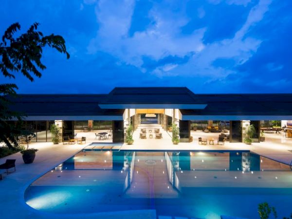 Ardsley Acres Hotel Court