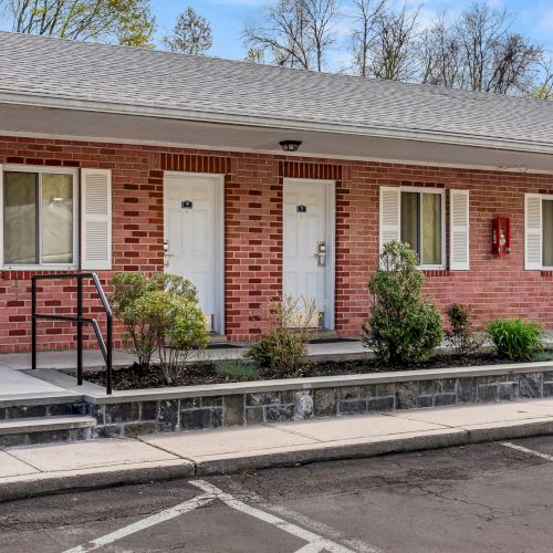 Ardsley Acres Hotel Court