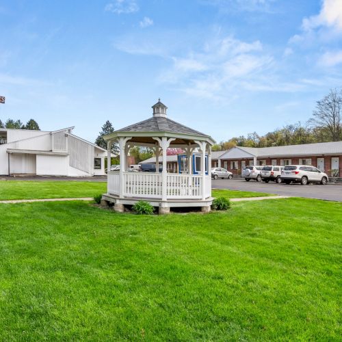 Ardsley Acres Hotel Court